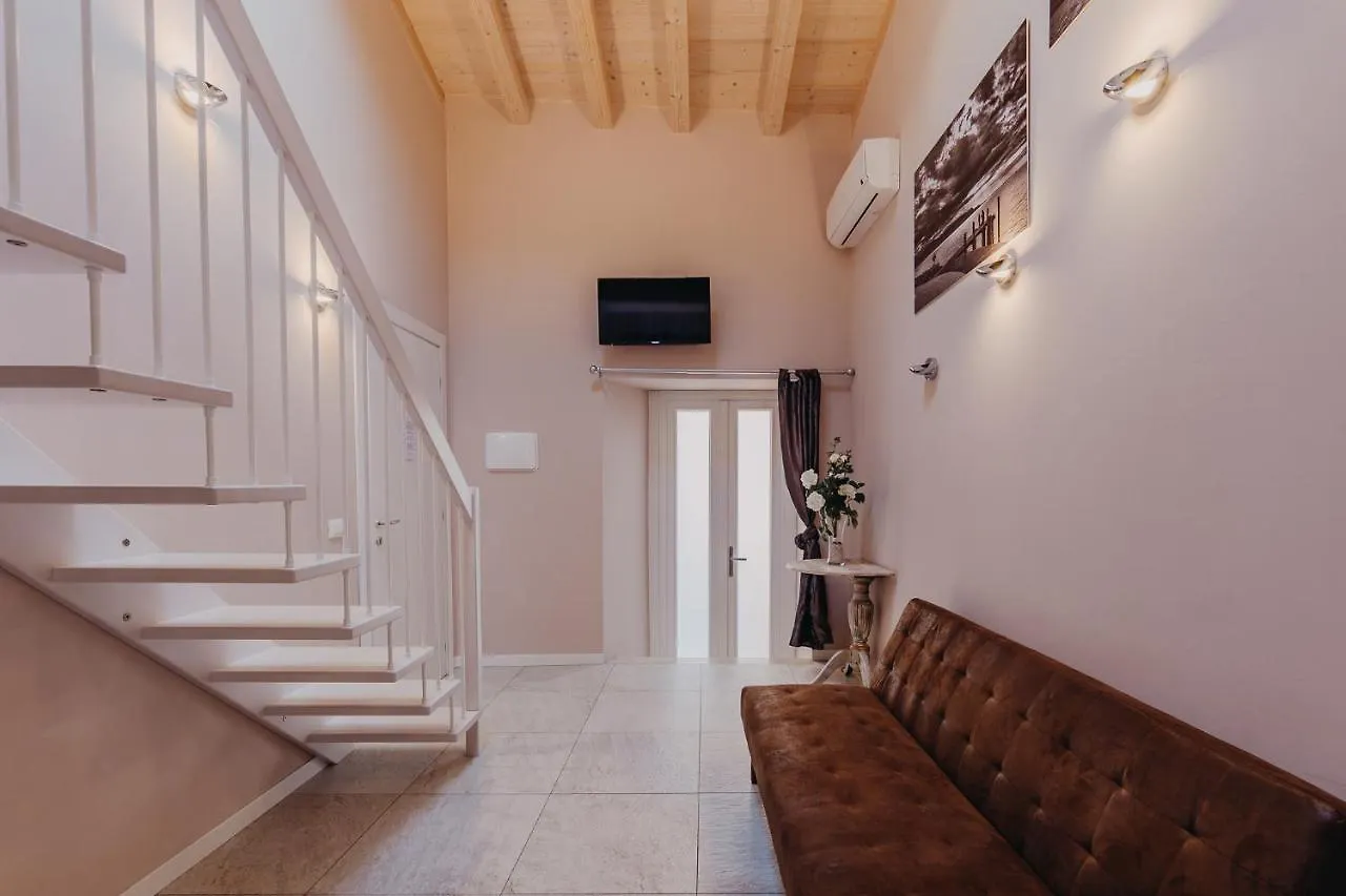Hotel Le Due Dame Manerba del Garda 0*,  Italia